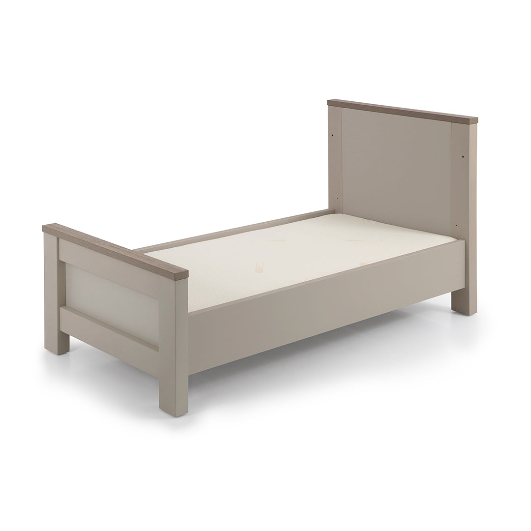 BabyStyle Bordeaux Oatmeal Cot-Bed