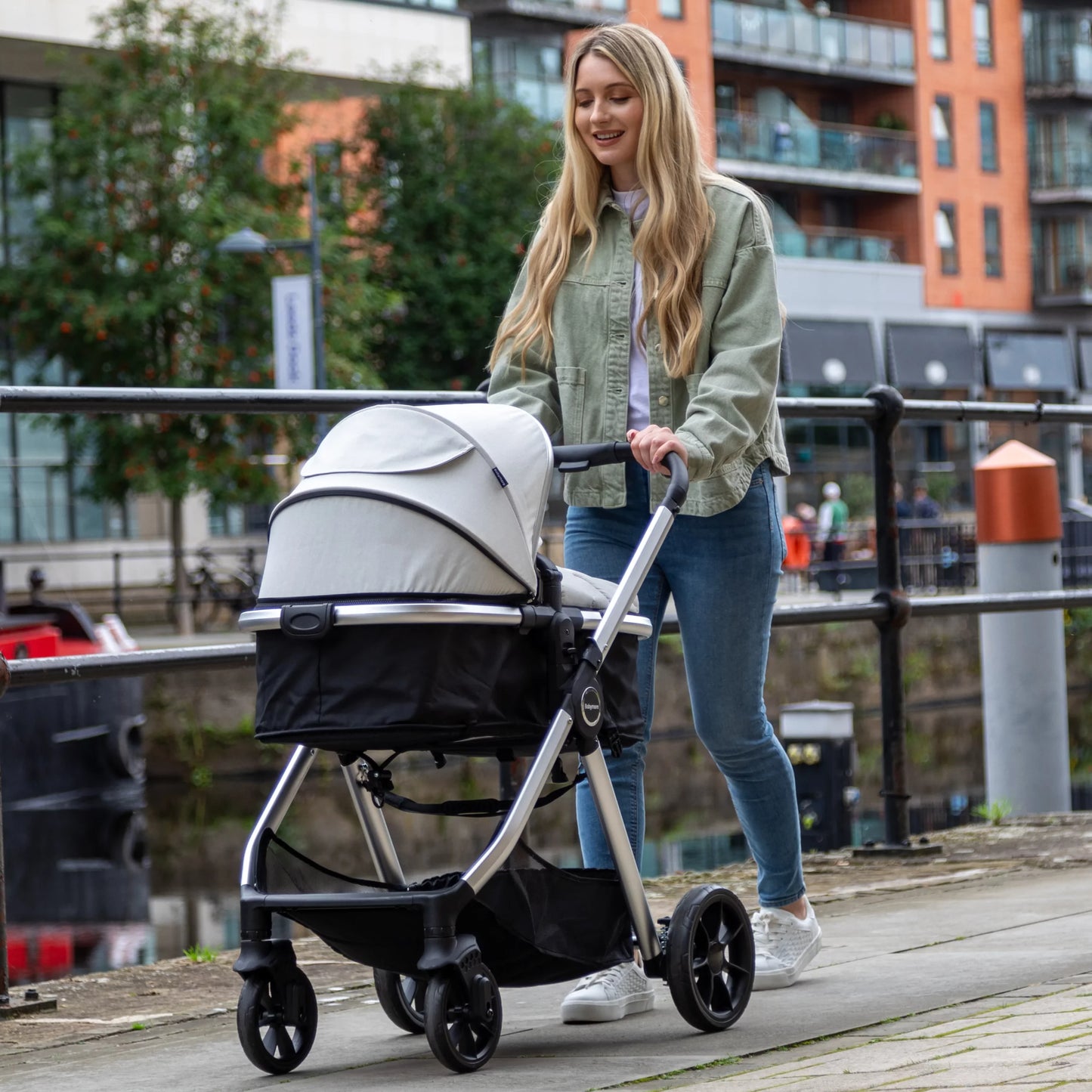 Babymore Mimi Travel System Coco i-Size Car Seat with Isofix Base – Silver